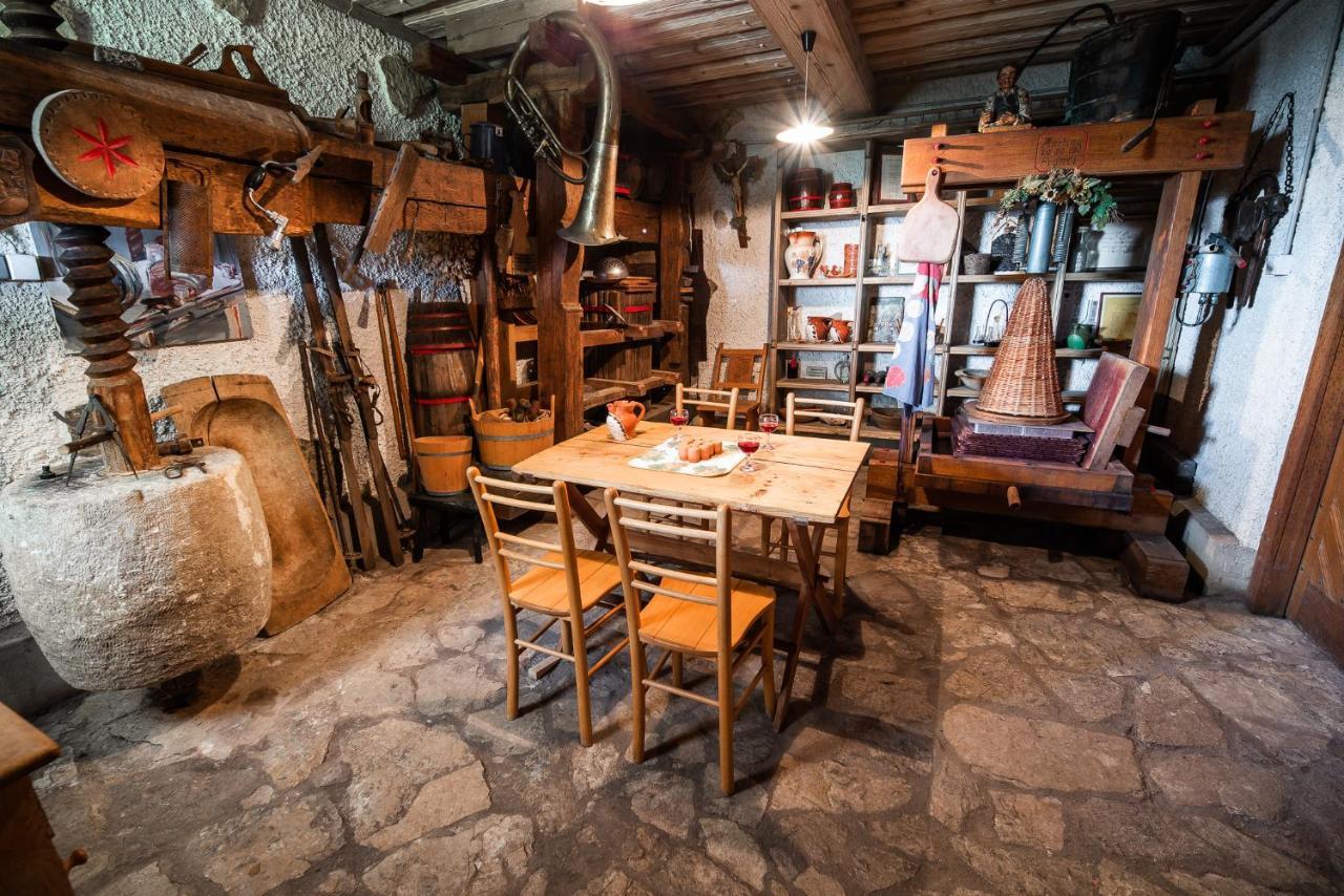 Authentic Countryside Villa With Hot Tub Veliki Kamen 外观 照片