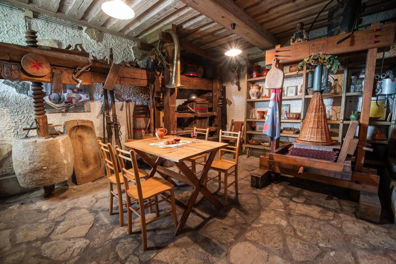 Authentic Countryside Villa With Hot Tub Veliki Kamen 外观 照片